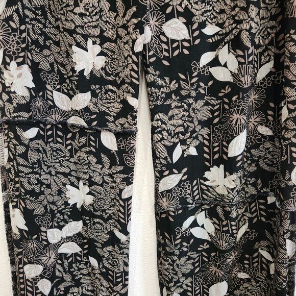 Chico's Travelers Black Tan Wide Leg Pants Lightweight Floral Drawstring Medium - Picture 6 of 6